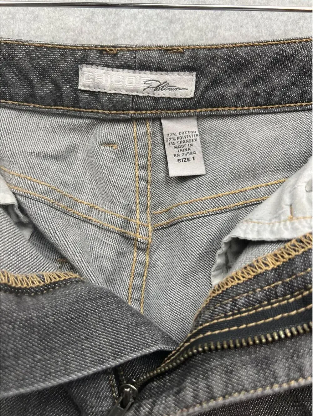 Chicos Denim Jeans Womens M / 8 Classic Platinum Straight Leg Casual Gray